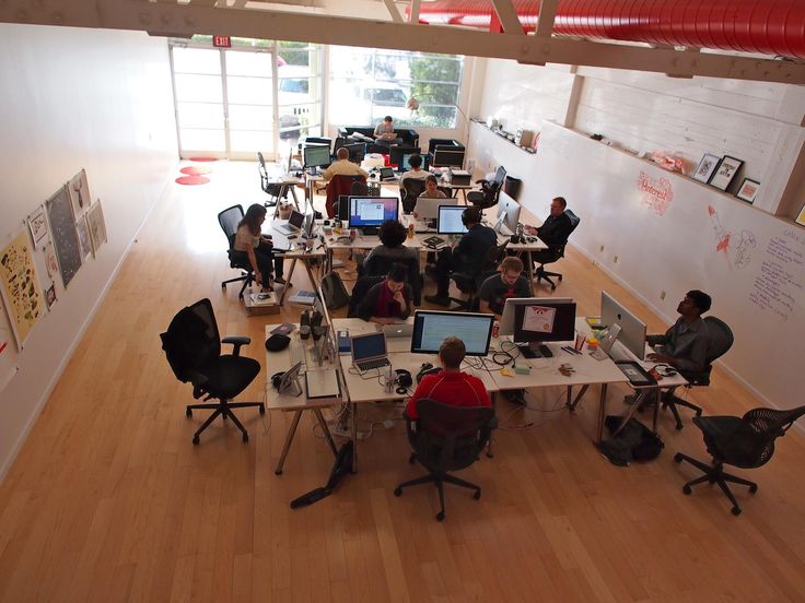 Person, die ein Logbuch führt